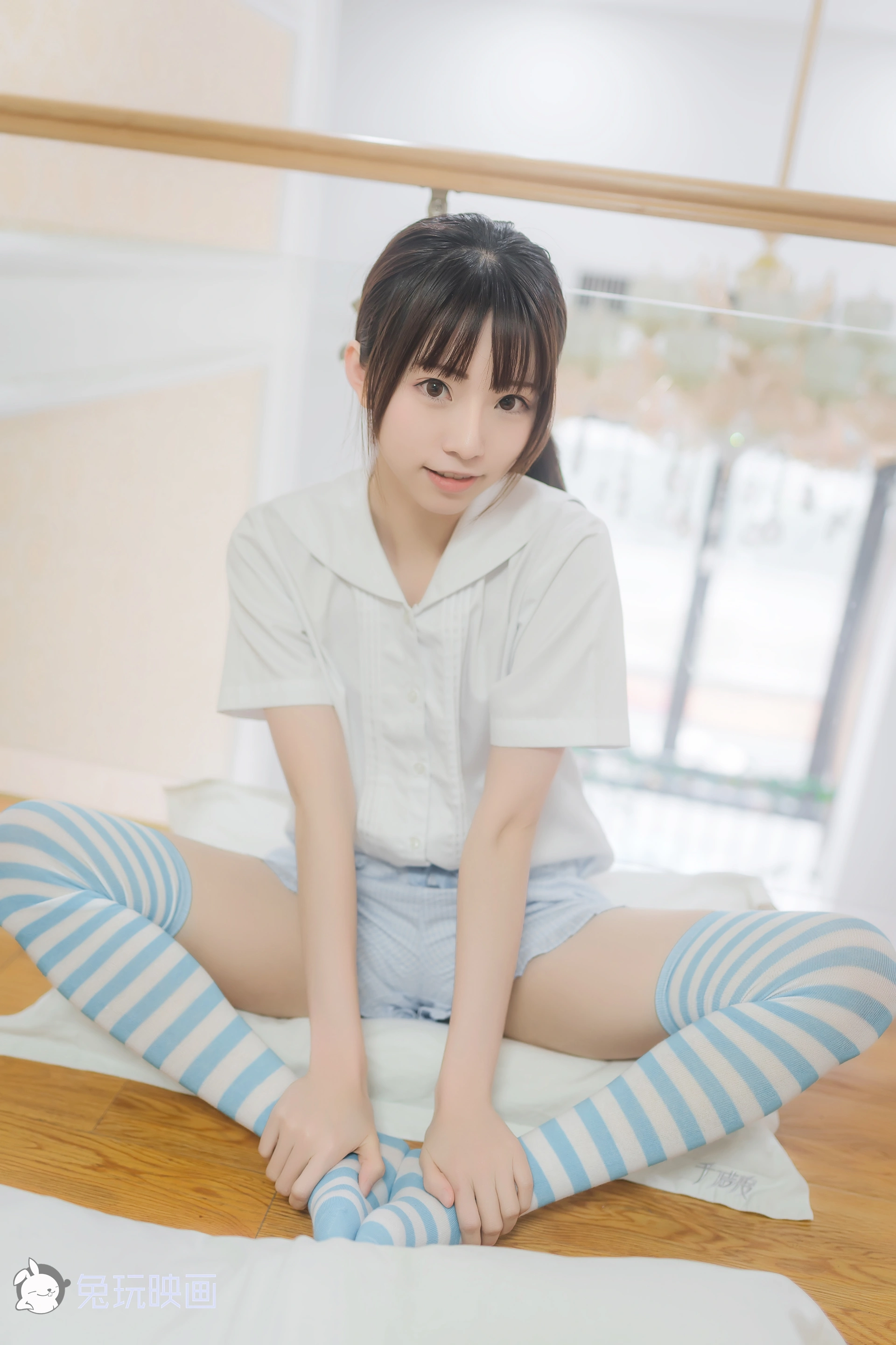 VOL.049 蓝白条纹袜 1